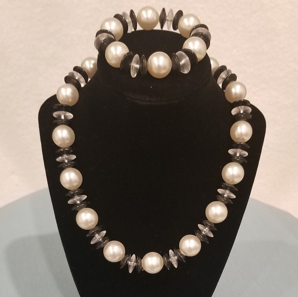 Jewelry - Vintage Classic Black And White Necklace And Bracelet. The Necklace Is About 17"